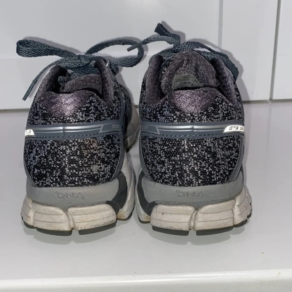 Brooks GTS 17‎ Running Shoe Grey Rose Womens 6.5